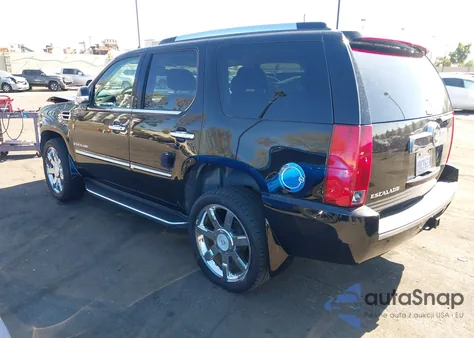 2007 Cadillac Escalade Standard z USA, uszkodzony, nr VIN 1GYFK63817R232938